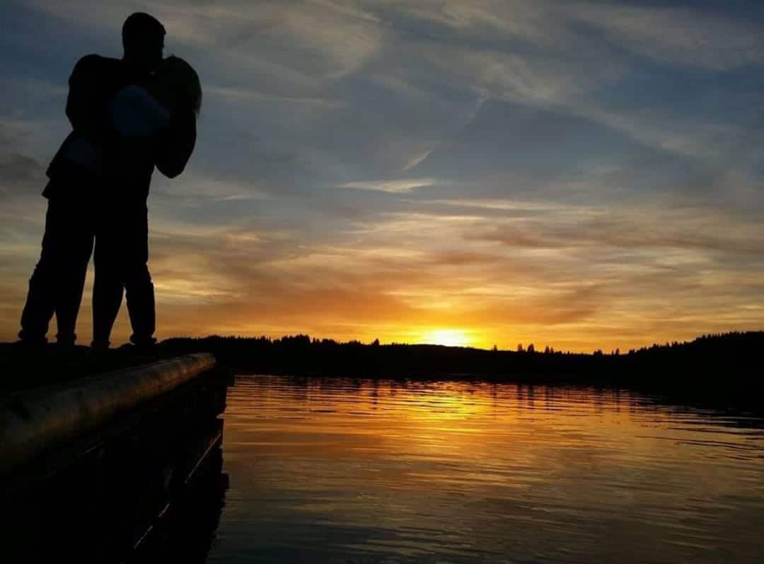 rencontre madinlove couple romantique coucher de soleil